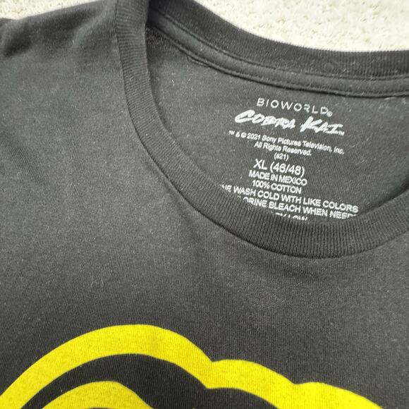 Cobra Kai Bioworld XL Mens Short Sleeve T-Shirt Sony Pictures Karate Kid Snake - Picture 5 of 12